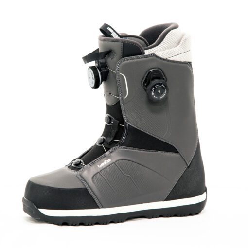 Túto obuv sme navrhli pre skúsených jazdcov. Zamerali sme sa na spevnenie chodidla na rýchlu jazdu na tvrdom snehu a v prašane.