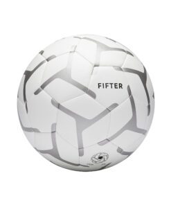 Náš tím futbalistov vytvoril túto loptu na príležitostnú a voľnočasovú hru na menšom syntetickom trávniku.