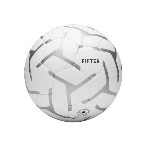 Náš tím futbalistov vytvoril túto loptu na príležitostnú a voľnočasovú hru na menšom syntetickom trávniku.
