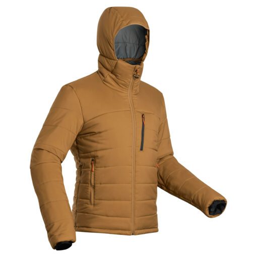 Táto vatová bunda s kapucňou je vďaka hrubej a nadýchanej vate vhodná na turistiku aj v chladnom počasí (do -10 °C).