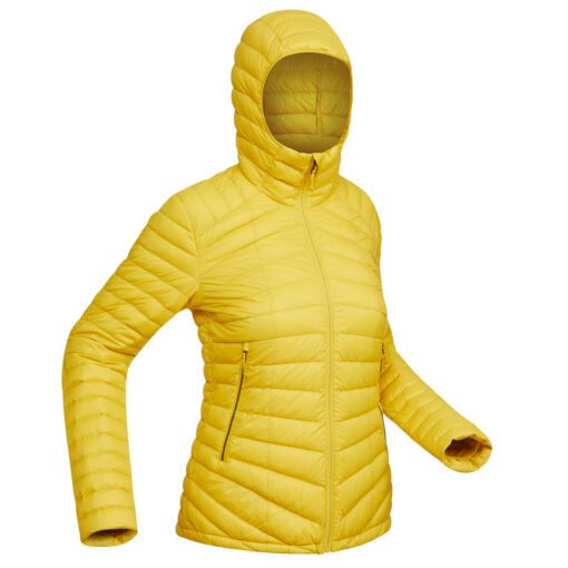 Táto páperová bunda z certifikovaného páperia RDS vás na turistike v chladnom počasí udrží v teple (až do -5 °C počas aktivity).