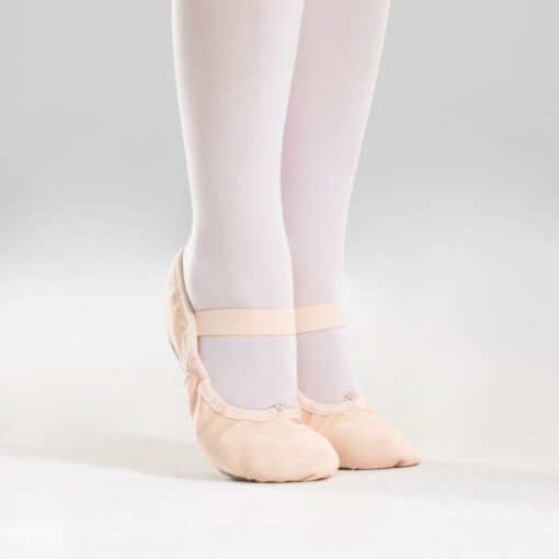 Látkové piškóty s plnou podrážkou sú ideálne pre tanečníčky každého veku na učenie sa prvých baletných pohybov.