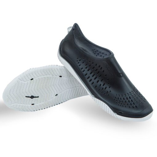 Náš návrhársky tím vytvoril túto obuv na pravidelné hodiny aquagymnastiky