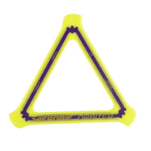 Trojuholníkový bumerang s hranami z mäkkej gumy je určený pre hráčov