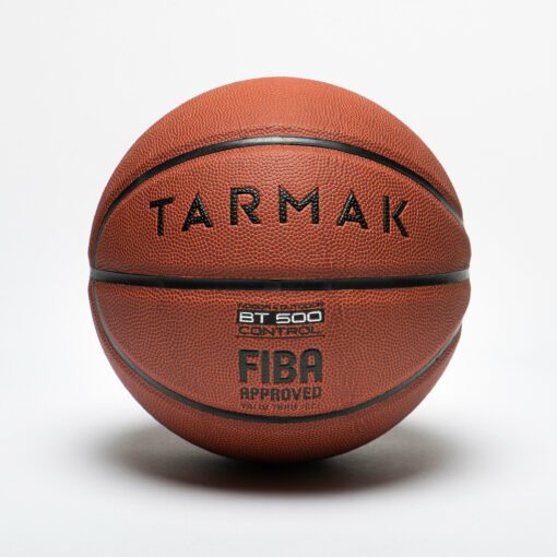 Basketbalová lopta veľkosti 6 určená pre hráčky od 11 rokov a hráčov od 11 do 12 rokov na basketbal vonku či vo vnútri.