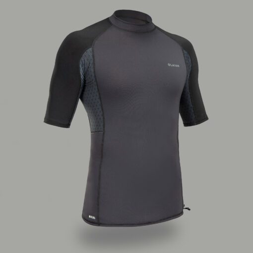 Náš vývojový tím navrhol toto tričko s ochranou pred UV na surfovanie v teplej vode v trvaní do 2 hodín.
