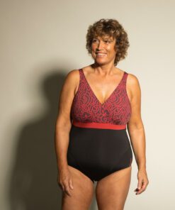 Náš návrhársky tím vytvoril tieto jednodielne plavky pre ženy s veľkým poprsím