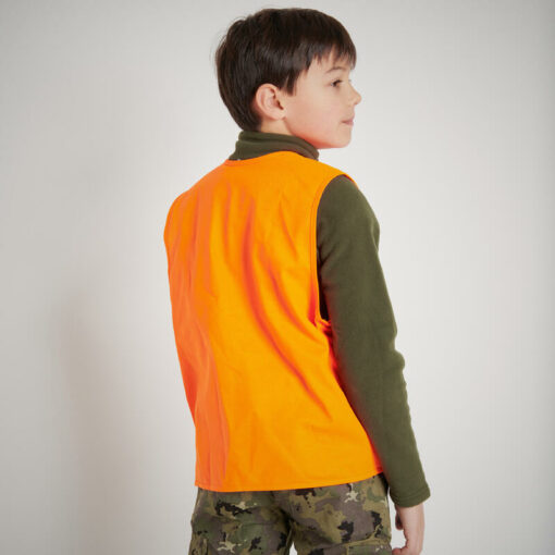 Dieťa je dobre viditeľné v akomkoľvek biotope a prostredí. Táto ľahká krikľavo oranžová vesta patrí medzi OOP (osobné ochranné prostriedky) s vysokou viditeľnosťou.