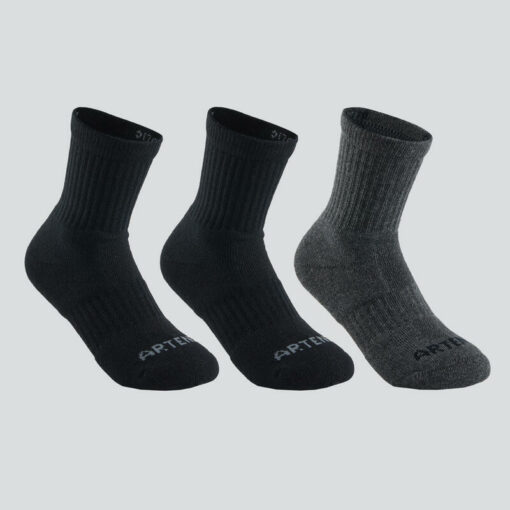 Tieto športové ponožky majú froté po celej ploche a vetracie zóny v hornej časti. Vďaka pružnému materiálu v strednej časti ponožka dobre drží na nohe. V predaji balenie po 3 pároch.
