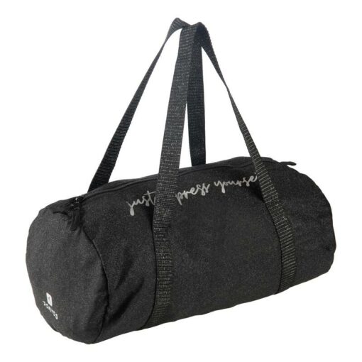 Hľadáte ľahkú tašku na uloženie tanečného úboru? Vďaka oválnemu tvaru je táto taška ideálna na prenos celého tanečného vybavenia.