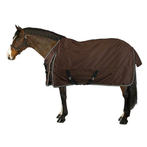 Naša deka Allweather Light vyrobená z nepremokavej a priedušnej tkaniny 600 D Diamond je odolná a koňa dobre chráni pred nepriaznivým počasím. Strih s dobrým pokrytím na kohútiku.